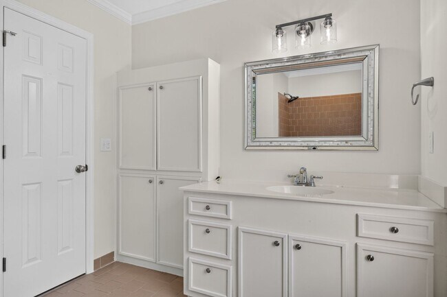 Building Photo - Beautiful home in Spring Valley