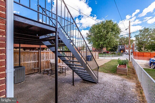 Building Photo - 5513 Chillum Pl NE