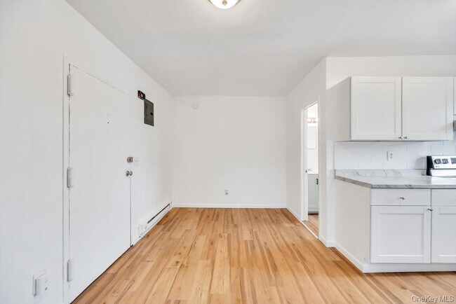 Building Photo - 1550 Montauk Hwy