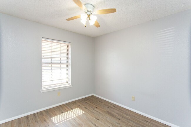 Building Photo - 3 Bedroom 2 Bath Home for Lease!