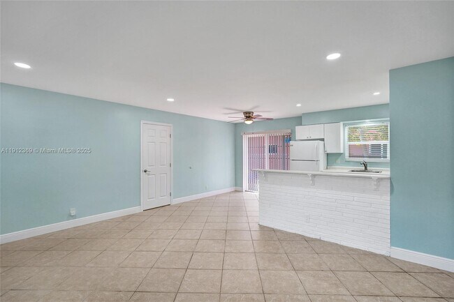 Building Photo - 720 SE 15th St