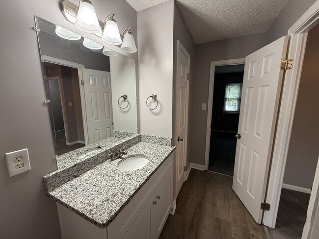 Building Photo - 906 Seabreeze Ct