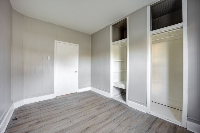 Building Photo - FREE MONTH RENT! Freshly Updated 3 Bedroom House