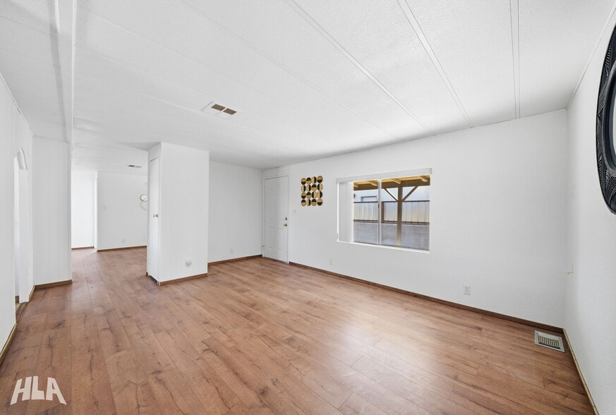Building Photo - 10584 E Amber Dr