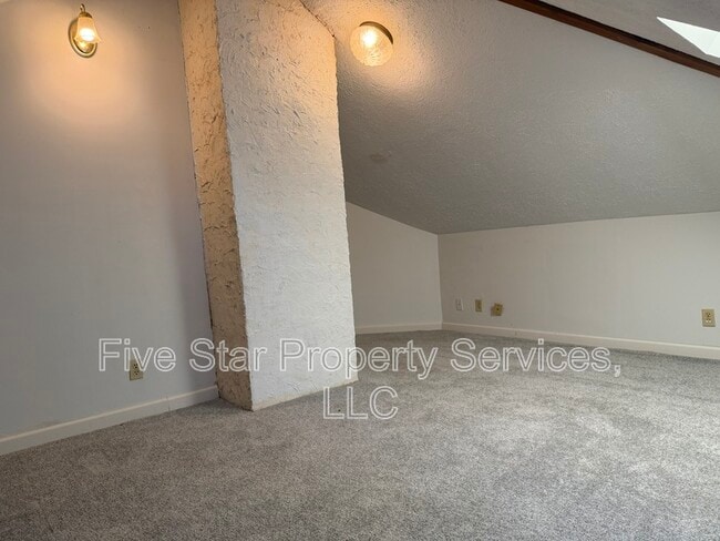Building Photo - 229 W Allen St