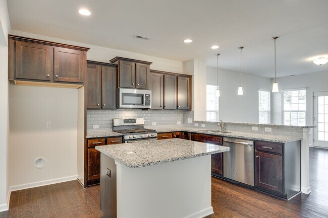 Building Photo - Beautiful 4-bed, 3.5 bath with Primary on the main level in Cameron Creek of Fabulous Fort Mill!