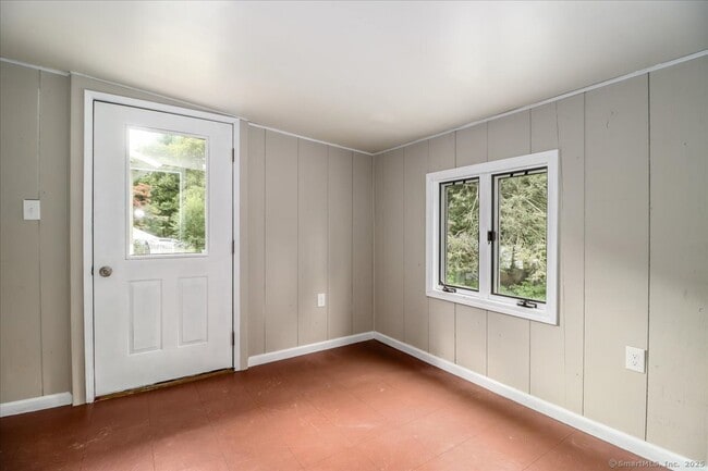 Building Photo - 8 Lakewood Terrace