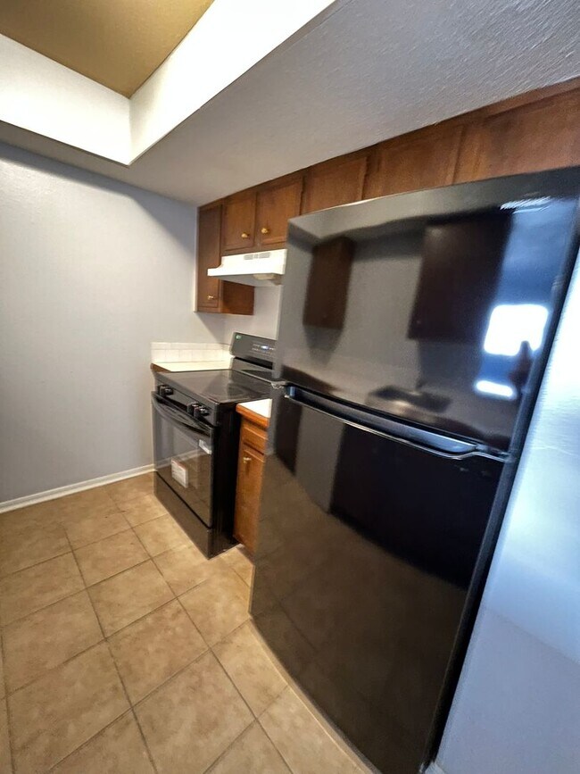 Building Photo - Spacious 1 bed 1 bath apartment