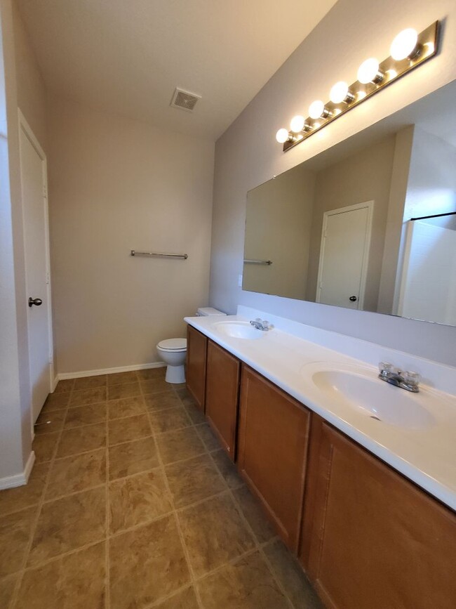 Building Photo - LAVEEN VILLAGE BEAUTIFUL 3 BEDROOMS PLUS D...