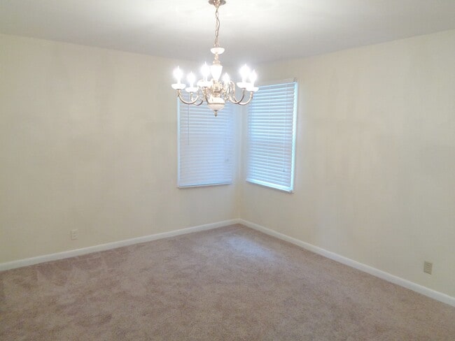 Building Photo - **Available February** Spacious 3 Bedroom 2 Bath in Savannah!