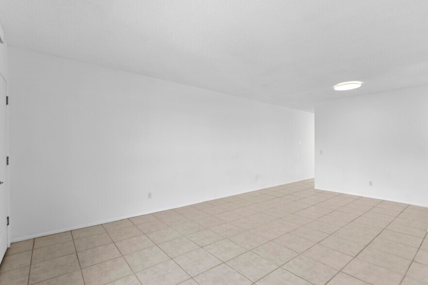Building Photo - 2287 Philippine Dr