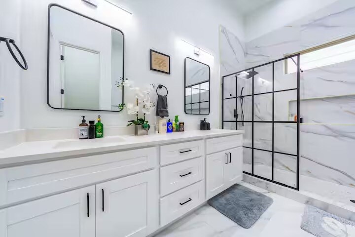 primary bathroom - 2802 Campbell St
