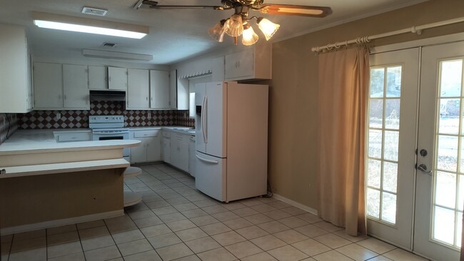 Building Photo - 5008 Bobo Rd