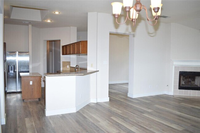 Building Photo - 3810 Newland Dr