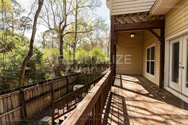 Building Photo - **COMING SOON** Stunning 2 Bedroom/2.5 Bat...