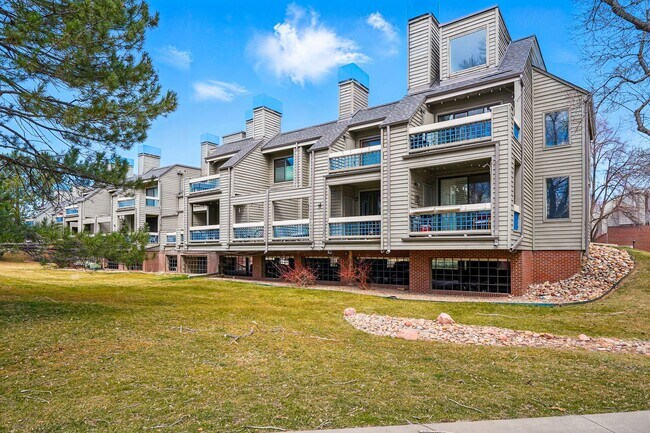 Building Photo - Sunny 2-Bed, 2-Bath Condo in Boulder’s Kin...
