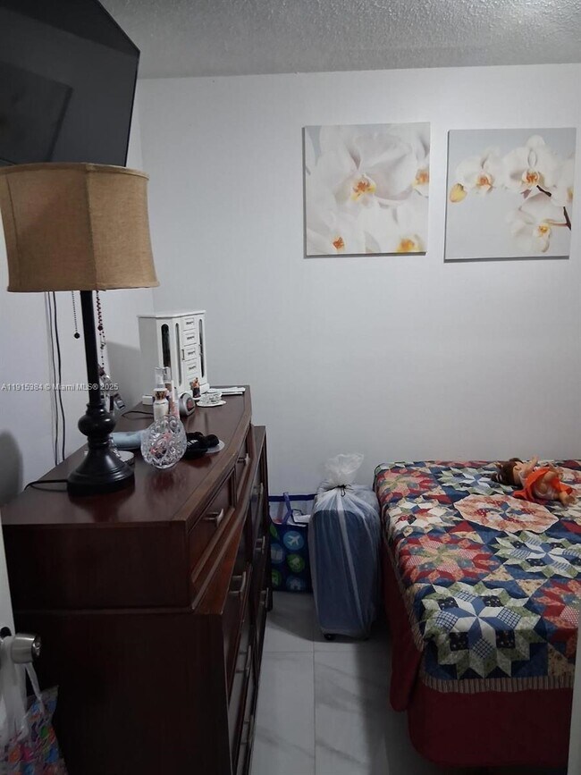 Building Photo - 9202 SW 148th Ct