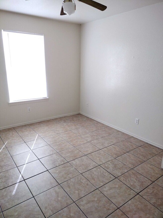 Building Photo - Windward Apartments