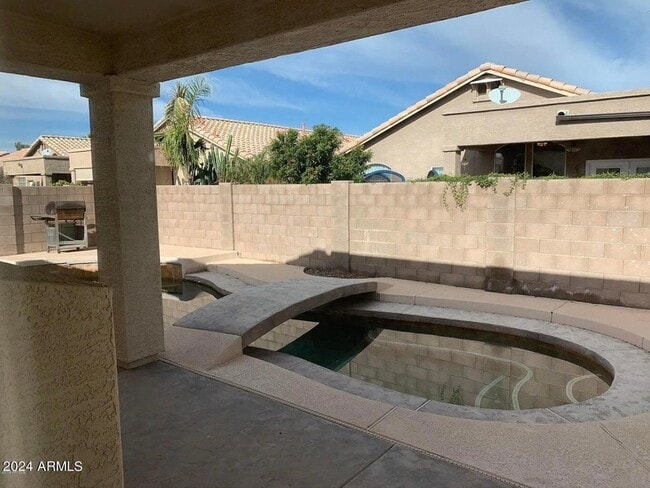 Building Photo - 814 W Morelos St