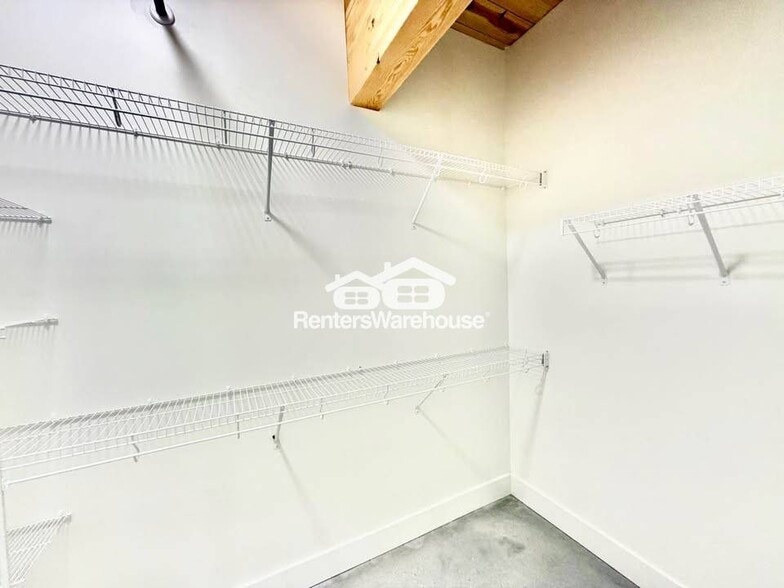 Building Photo - 2701 Ingersoll Ave