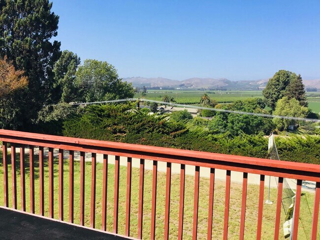 Building Photo - Panoramic views from 4 bedroom in Camarillo!