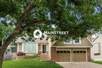 Building Photo - 3 Bedroom Pet-Friendly Home in Shawnee, KS with Main Street Renewal