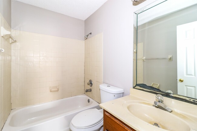 Building Photo - 5893 Pipers Green Ln