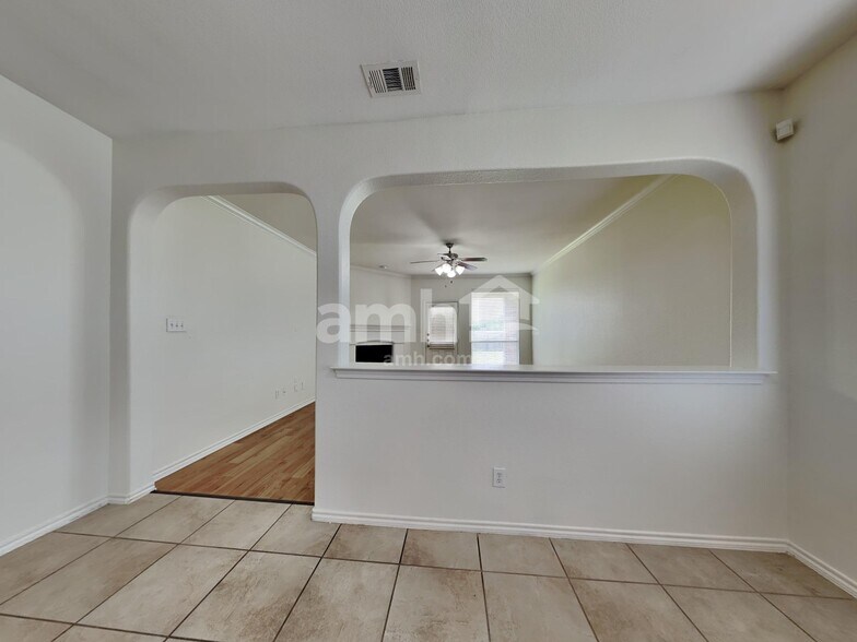 Building Photo - 1231 Spanish Moss Dr