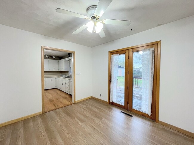 Building Photo - 2 bed brick home outside town