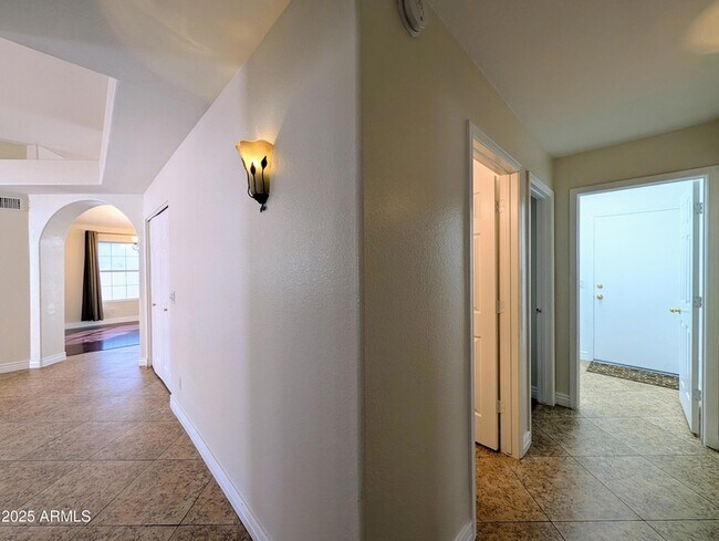 Building Photo - 5232 W Tonto Rd