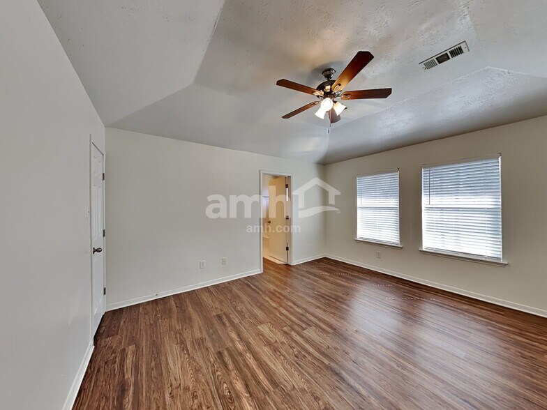 Building Photo - 502 Hearthstone Ct