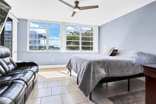 Building Photo - 1750 NE 191st St