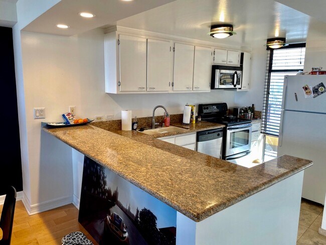 Building Photo - 4265 Marina City Dr