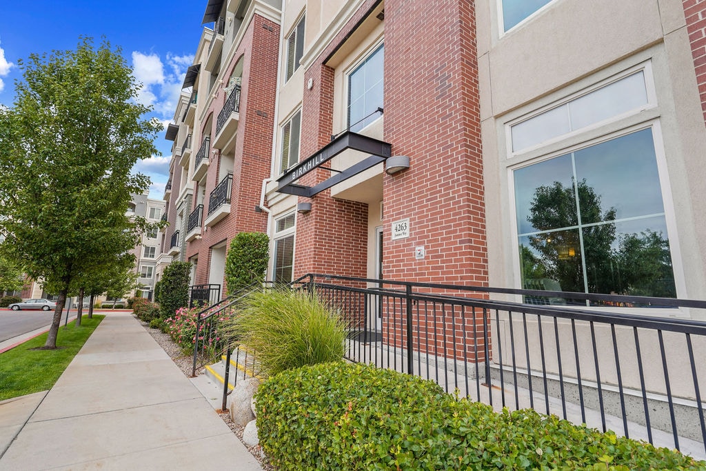 Entrance - Birkhill Apartments