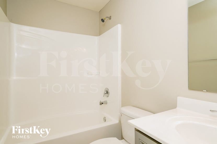 Building Photo - 3370 S Cordell Rd