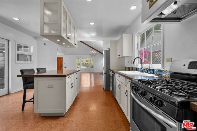 Building Photo - 2411 Castle Heights Ave