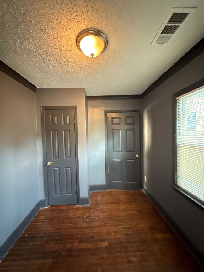 Building Photo - Fully Renovated 3BR Home in East Memphis – Section 8 Welcome