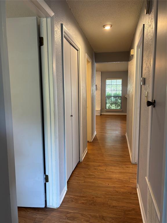 Building Photo - 11905 Oak Knoll Dr