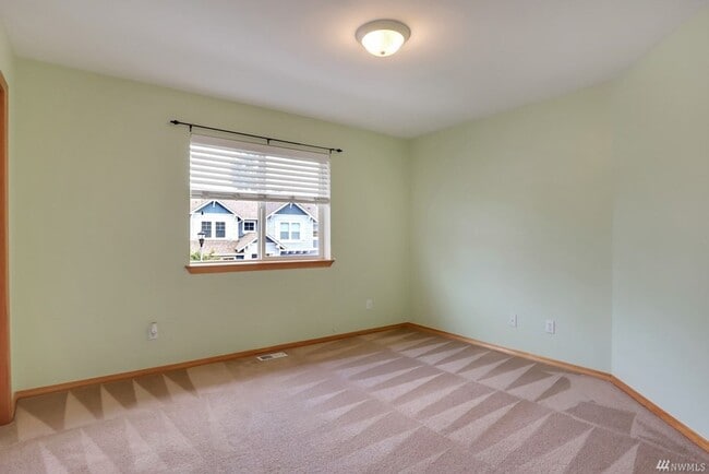 Building Photo - Beautiful home on corner lot!