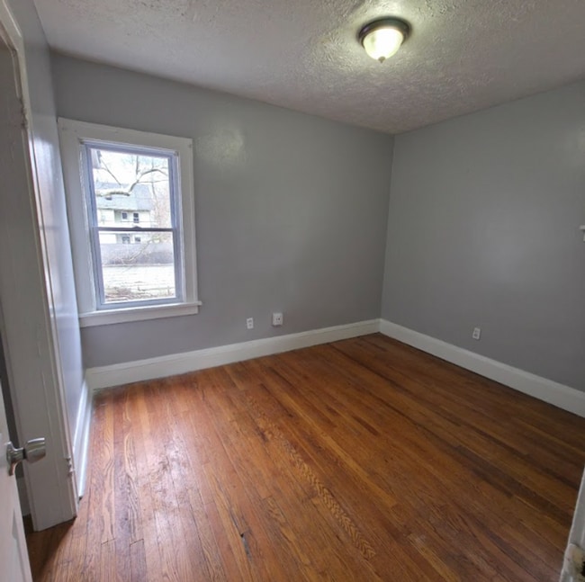 Building Photo - 3625 E 153rd St