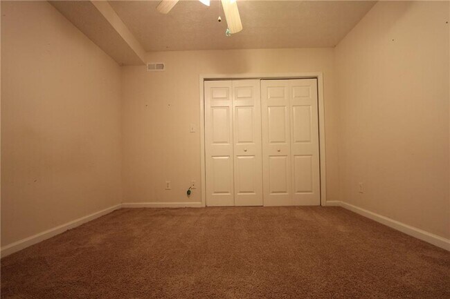 Building Photo - 818 Springlake Rd