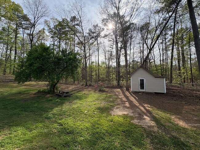 Building Photo - For Rent