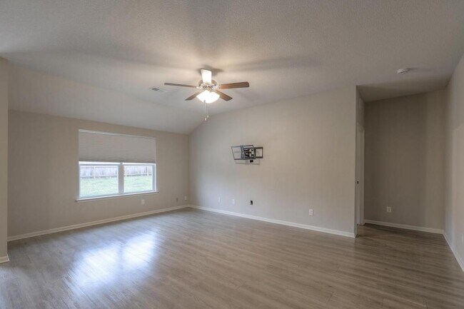 Building Photo - 8004 SE 6th St