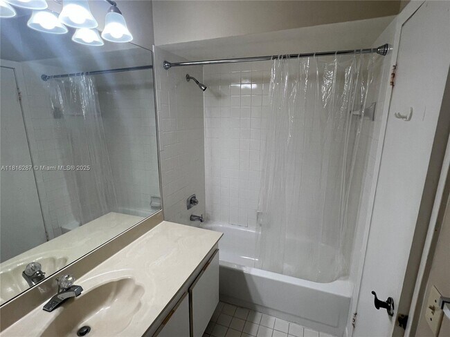 Building Photo - 586 Westree Ln