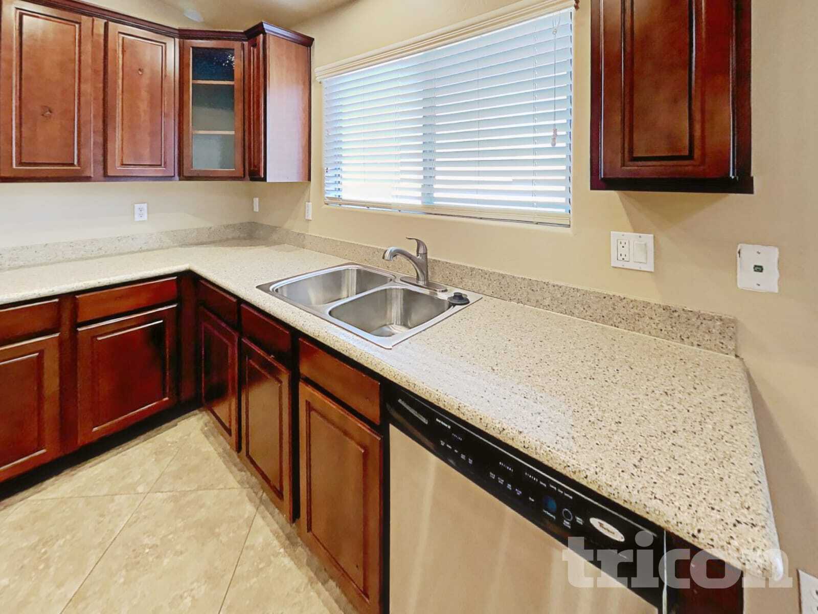 Building Photo - 43368 Palmen Dr