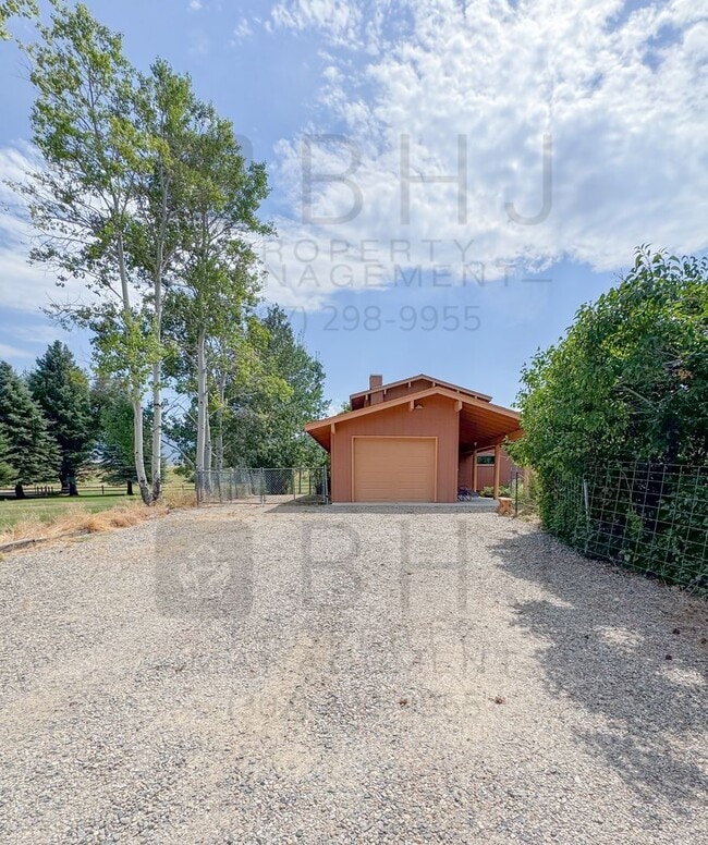 Building Photo - 21 Mills Ln