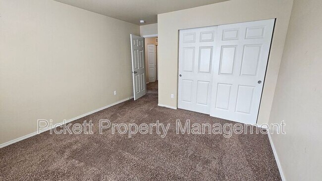 Building Photo - 2369 SW Siskin Cir