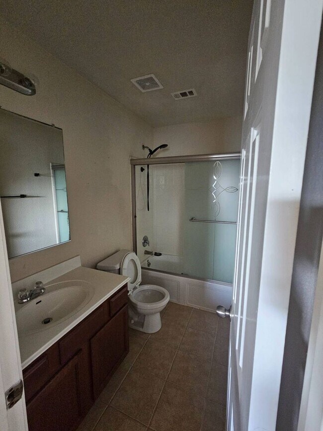 Building Photo - 18629 Falcon Pointe Blvd