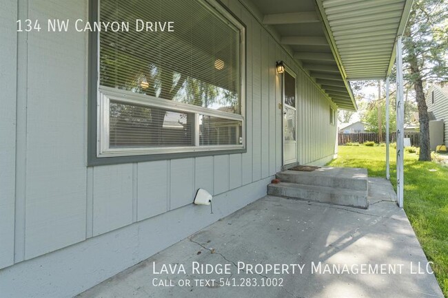 Building Photo - 134 NW Canyon Dr