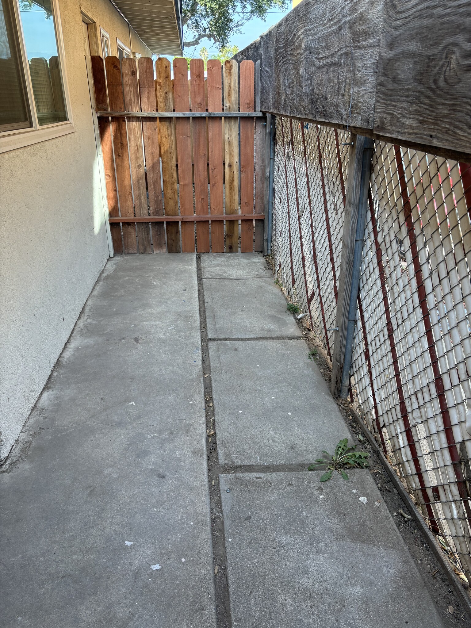 Building Photo - 467 W Ramona Dr